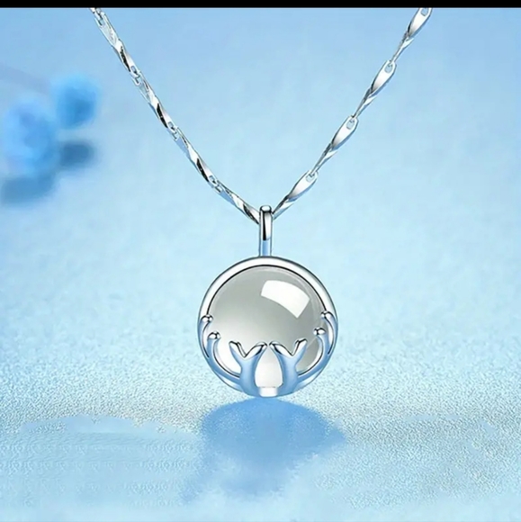 Gorgeous 925 Silver Plated Moonstone Antler Pendant Necklace. - Picture 3 of 7